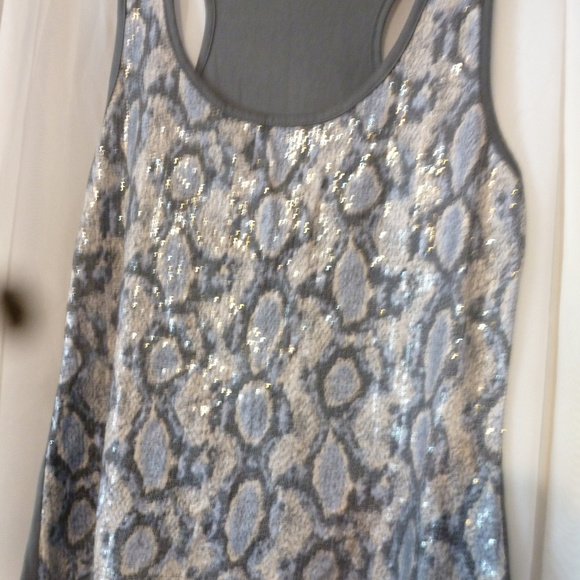 gorgeous sleeveless top/ fit size 12-14/ new - Picture 3 of 5